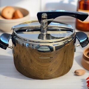 Vintage Lagostina 5L  Pressure Cooker - Made in Italy - Near Mint with  manuals